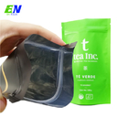 Il sacchetto del caffè della bustina di tè della serratura dello zip sta sul sacchetto che imballa per gli alimenti